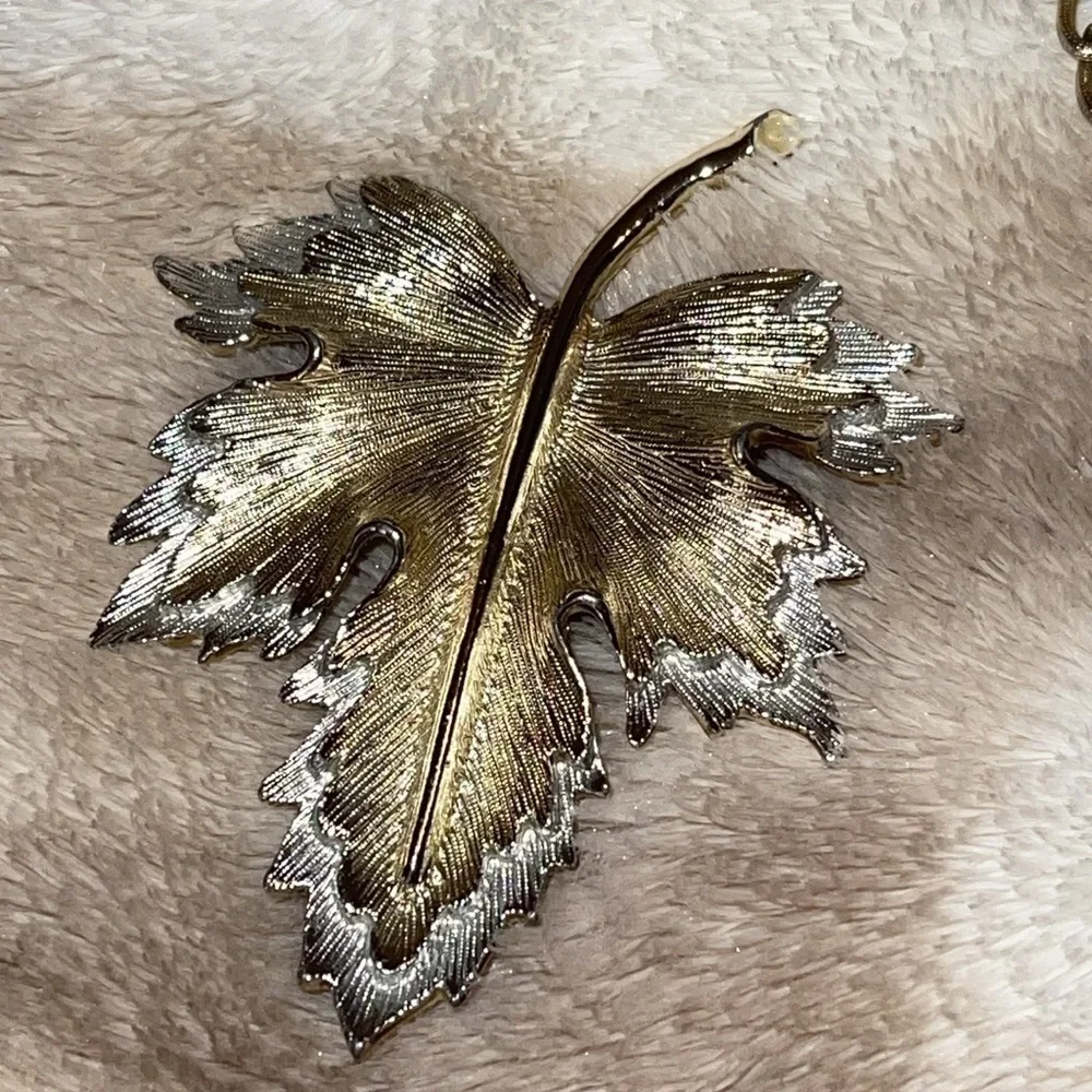 Sarah Coventry leaf necklace and brooch Set
